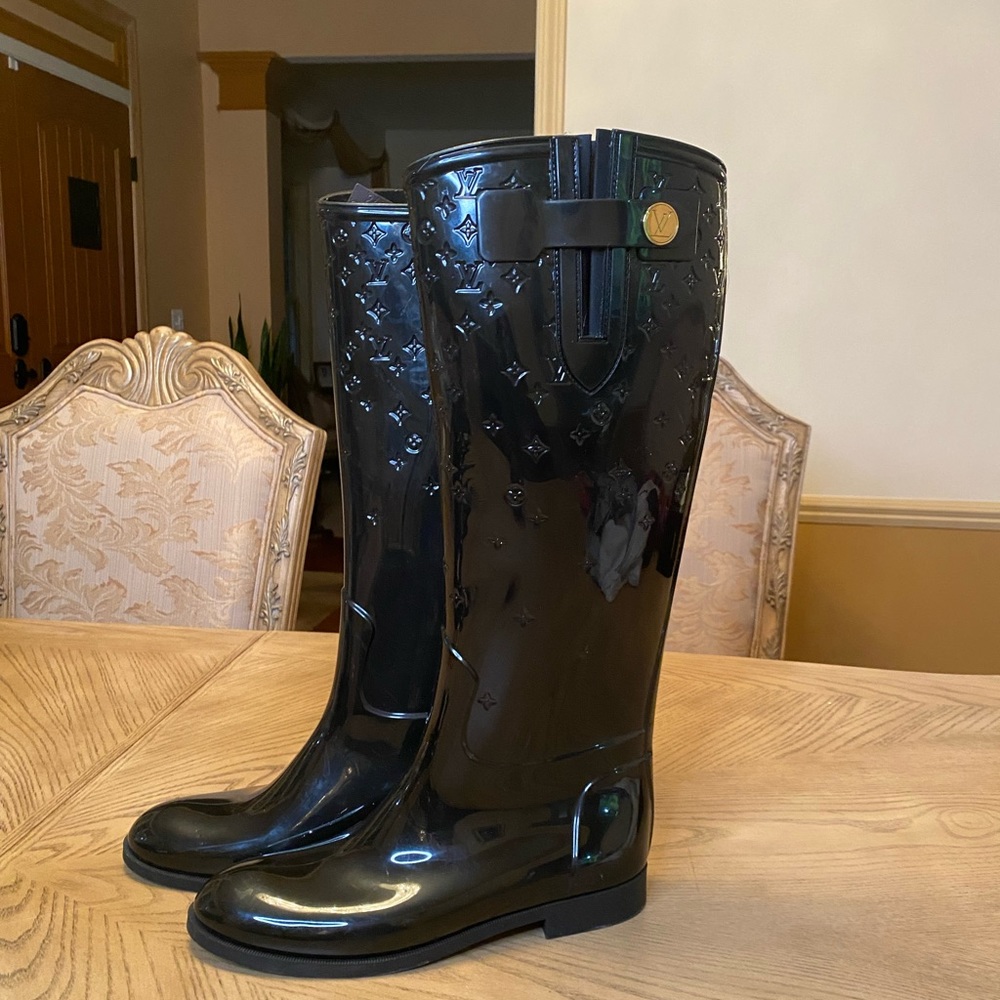 ❤️ Authentic Louis Vuitton Black Rain Boots